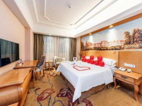 Отель Vienna International Hotel Zhuzhou Railway Station Central Plaza  Zhuzhou